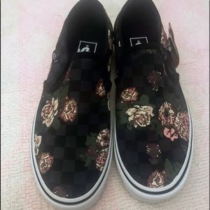 Vans Pink Roses Tennis Shoes 7.5 Brand New